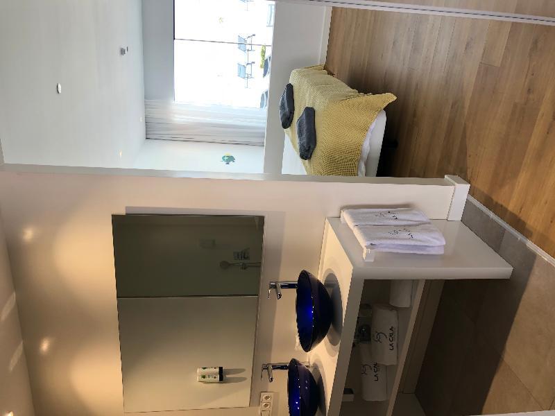 Calalanzarote Suites Hotel - Adults Only Πλάγια Μπλάνκα Εξωτερικό φωτογραφία A typical bathroom in a student flat